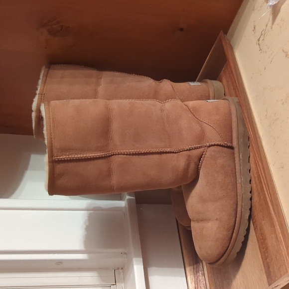 UGG Women's Classic Tall Boot Chestnut Size 8.5 - Picture 7 of 8